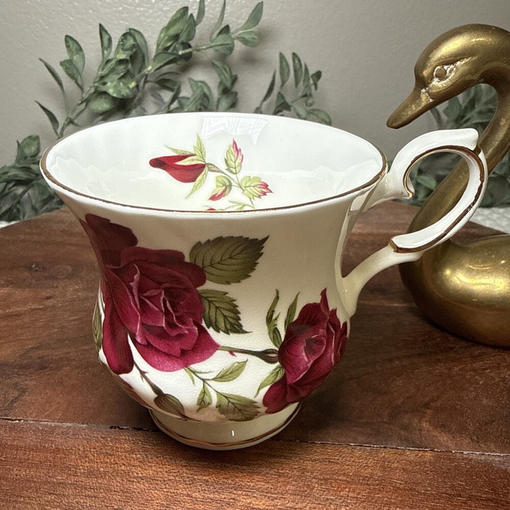 Elizabethan Fine Bone China England Burgundy Roses Tea Cup Gold Trim Floral Vtg